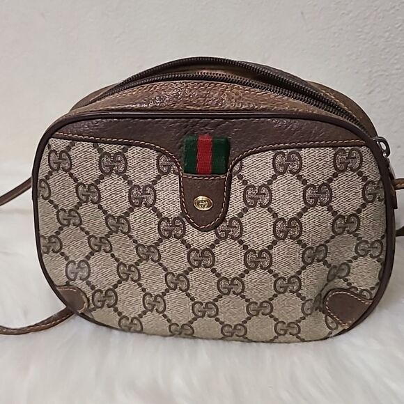 💯 Authentic Gucci Crossbody with cherryline 🍀 - Picture 10 of 15